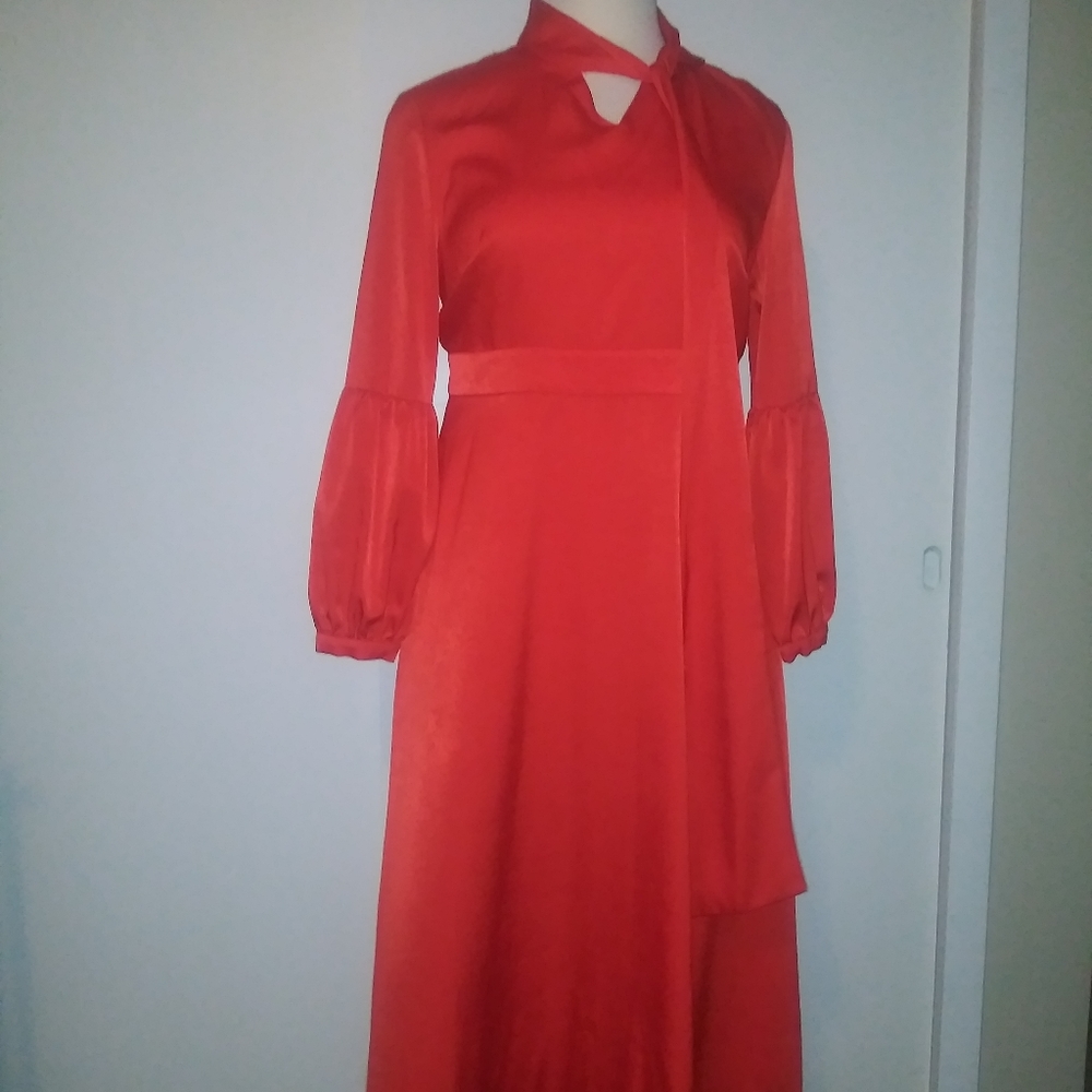 Beautiful maxi with accent neck tie